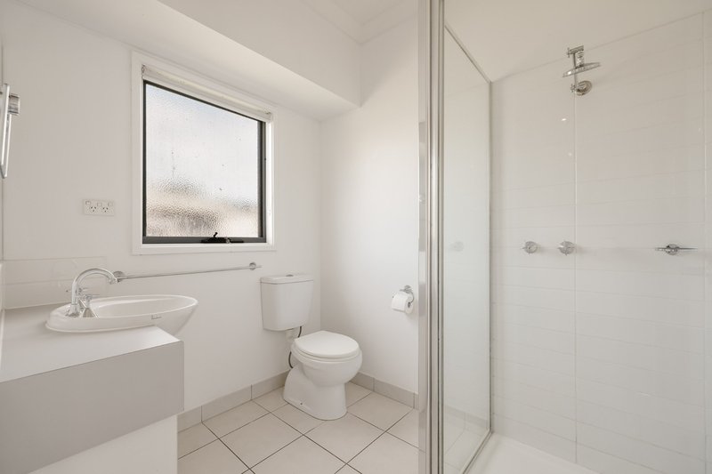 Photo - 2 Chloe Close, Cowes VIC 3922 - Image 11