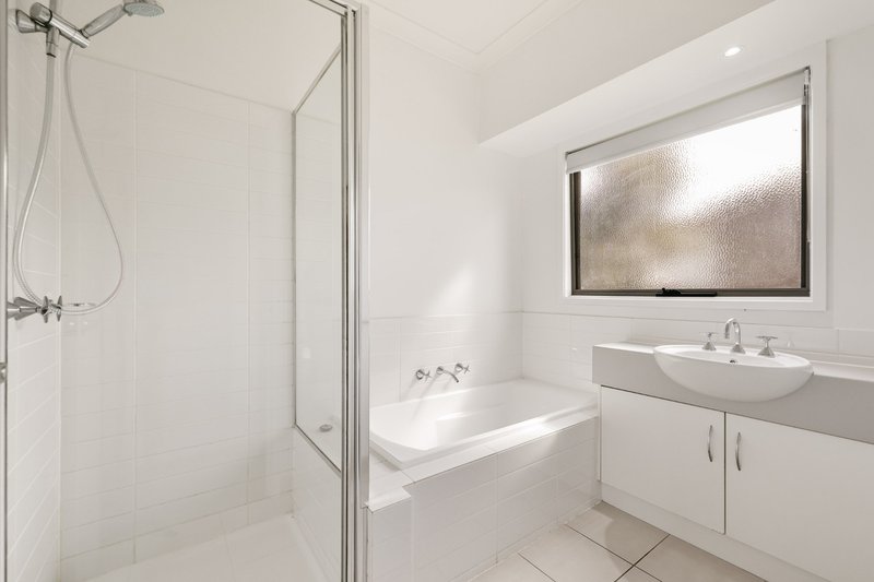 Photo - 2 Chloe Close, Cowes VIC 3922 - Image 13