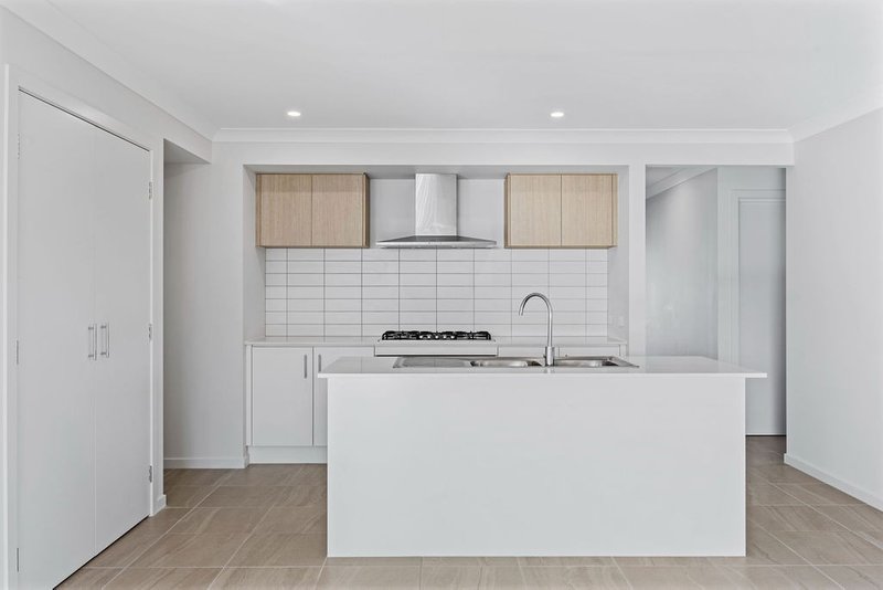 Photo - 2 Cicely Circuit, Greenbank QLD 4124 - Image 2