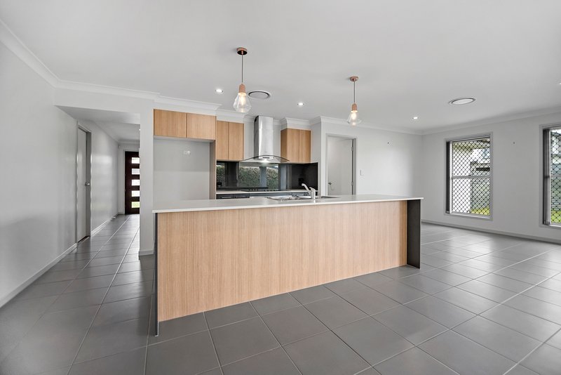 Photo - 2 Cirrus Way, Coomera QLD 4209 - Image 11