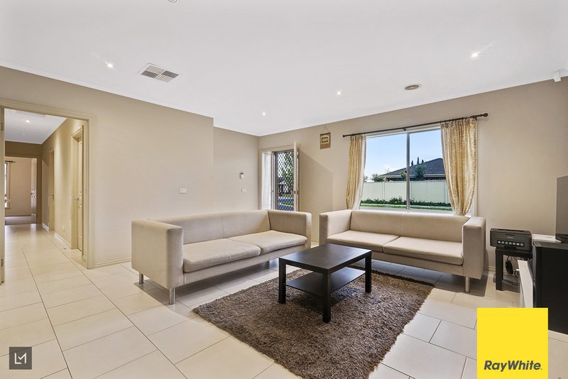 Photo - 2 Cityview Crescent, Tarneit VIC 3029 - Image 3