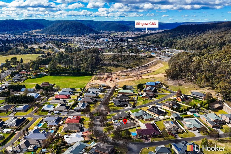 Photo - 2 Claret Ash Avenue, Lithgow NSW 2790 - Image 4