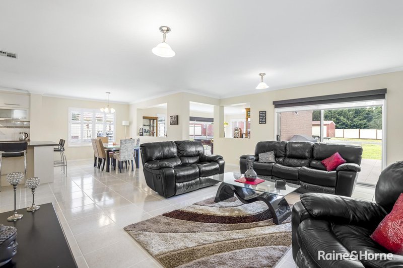 Photo - 2 Cobblestone Lane, Sunbury VIC 3429 - Image 6