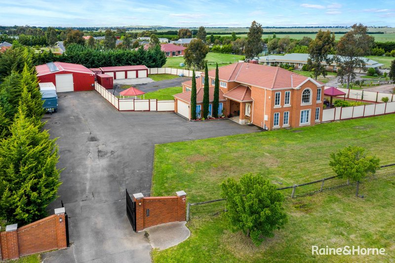 Photo - 2 Cobblestone Lane, Sunbury VIC 3429 - Image 15