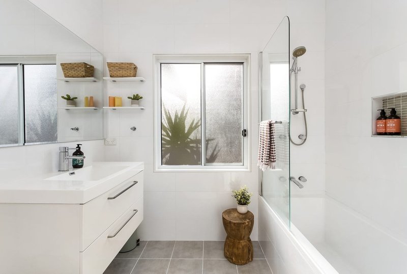 Photo - 2 Cochrane Street, West Wollongong NSW 2500 - Image 6