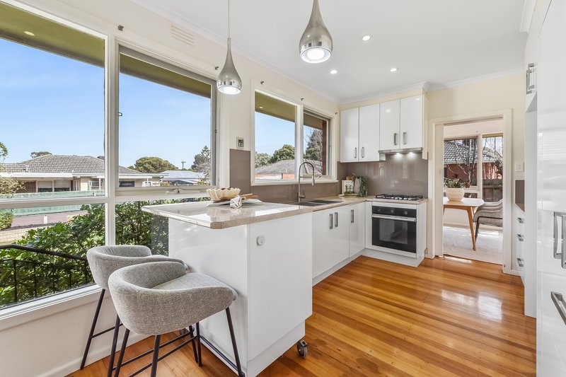Photo - 2 Cohuna Court, Burwood East VIC 3151 - Image 5