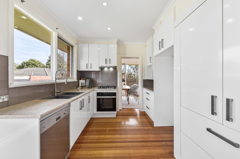 Photo - 2 Cohuna Court, Burwood East VIC 3151 - Image 6