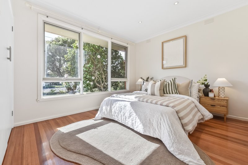Photo - 2 Cohuna Court, Burwood East VIC 3151 - Image 7