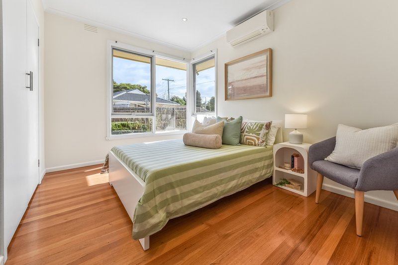 Photo - 2 Cohuna Court, Burwood East VIC 3151 - Image 8
