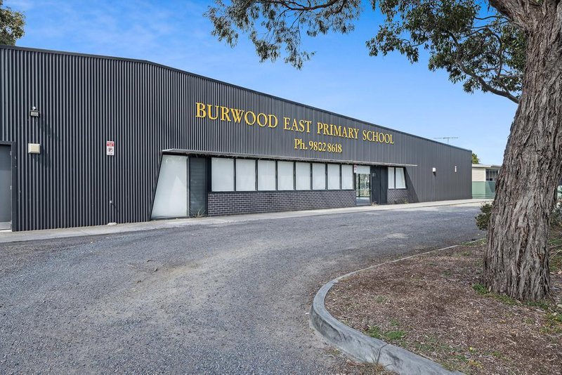 Photo - 2 Cohuna Court, Burwood East VIC 3151 - Image 15
