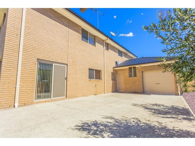 Photo - 2 Colchester Cct , Roxburgh Park VIC 3064 - Image 25