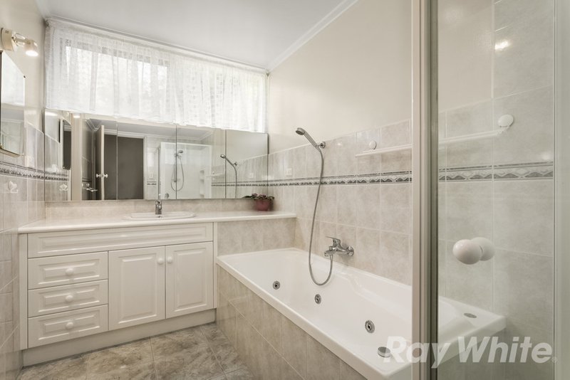 Photo - 2 Colonial Close, Wheelers Hill VIC 3150 - Image 7