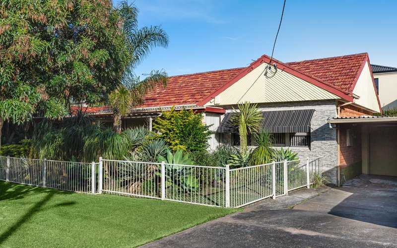 Photo - 2 Combara Avenue, Caringbah NSW 2229 - Image 1