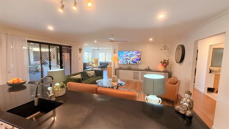Photo - 2 Copmanhurst Place, Sumner QLD 4074 - Image 3