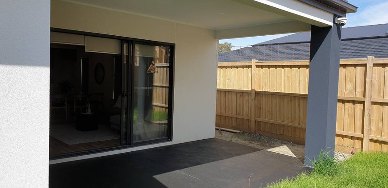 Photo - 2 Copper Beech Road, Beaconsfield VIC 3807 - Image 5