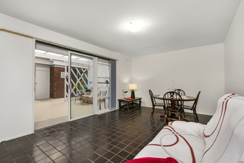 Photo - 2 Coral Court, Glen Waverley VIC 3150 - Image 4