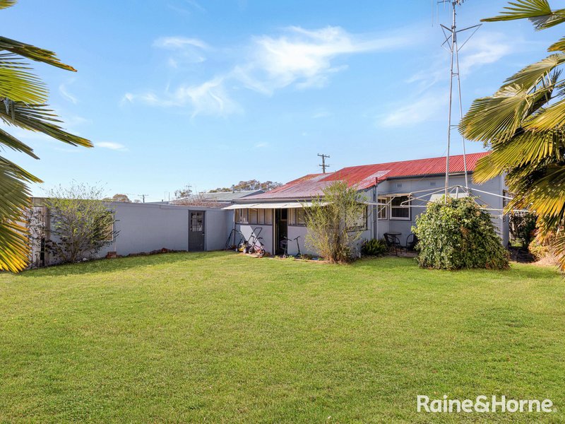 Photo - 2 Coral Way, West Bathurst NSW 2795 - Image 6