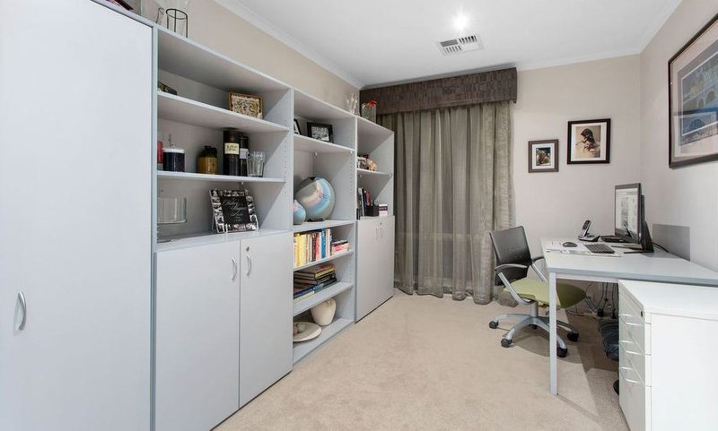 Photo - 2 Cormorant Drive, Hallett Cove SA 5158 - Image 9