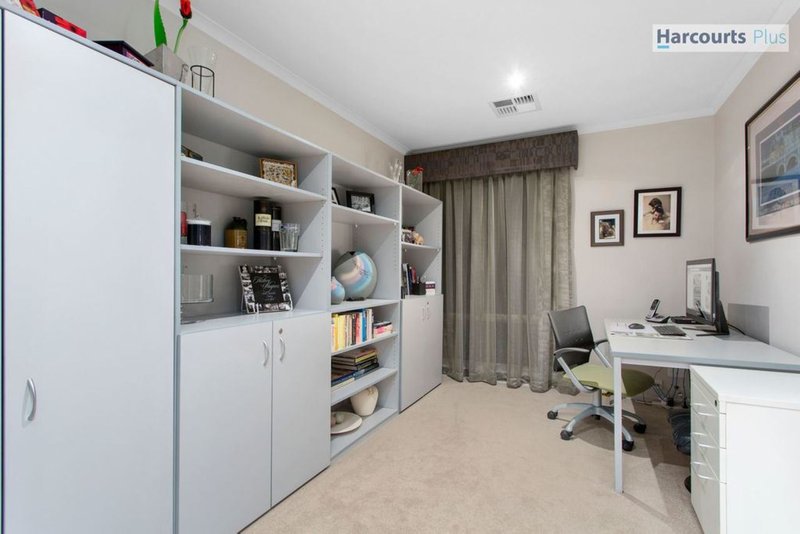 Photo - 2 Cormorant Drive, Hallett Cove SA 5158 - Image 11