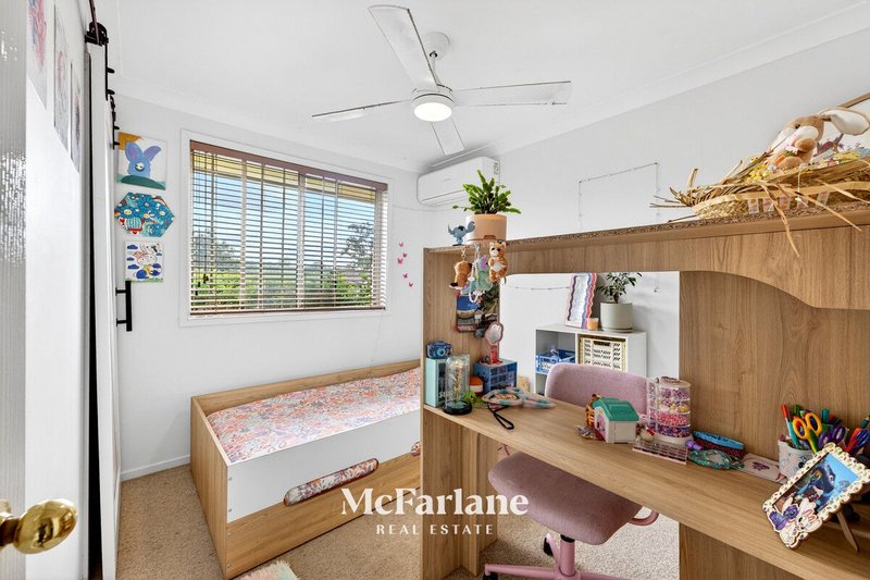 Photo - 2 Cornus Circuit, Cameron Park NSW 2285 - Image 8