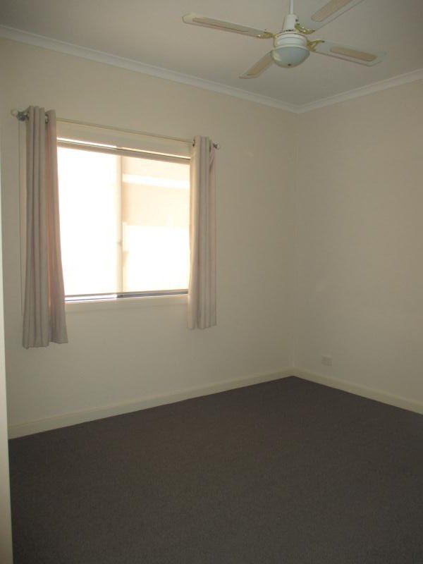 Photo - 2 Correa Crescent, Roxby Downs SA 5725 - Image 7