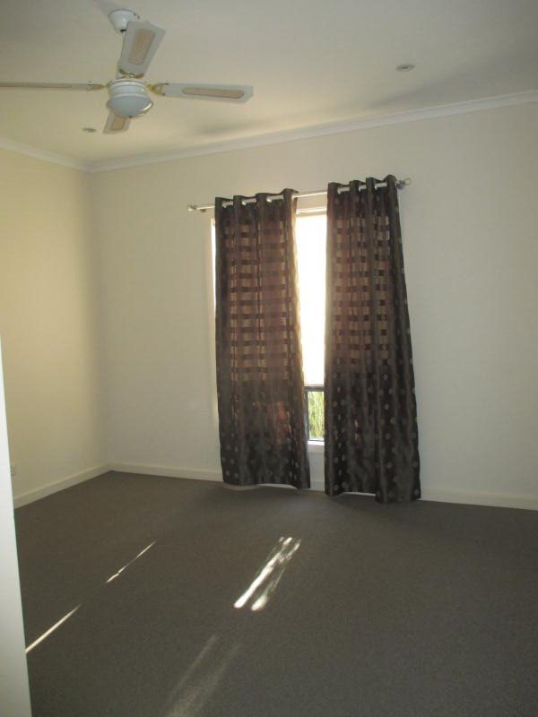 Photo - 2 Correa Crescent, Roxby Downs SA 5725 - Image 8