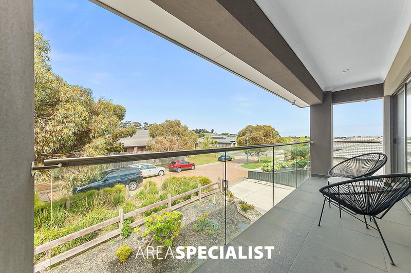 Photo - 2 Cowen Close, Pakenham VIC 3810 - Image 7