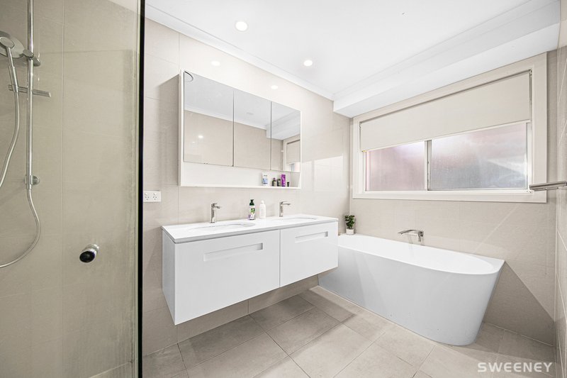 Photo - 2 Cox Court, Altona Meadows VIC 3028 - Image 4