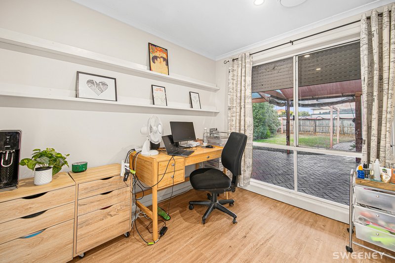 Photo - 2 Cox Court, Altona Meadows VIC 3028 - Image 6