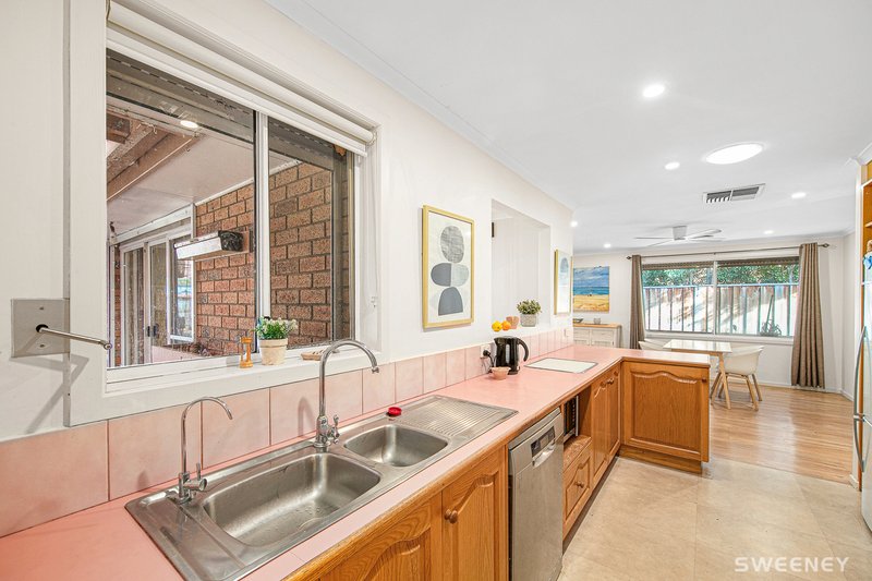 Photo - 2 Cox Court, Altona Meadows VIC 3028 - Image 7