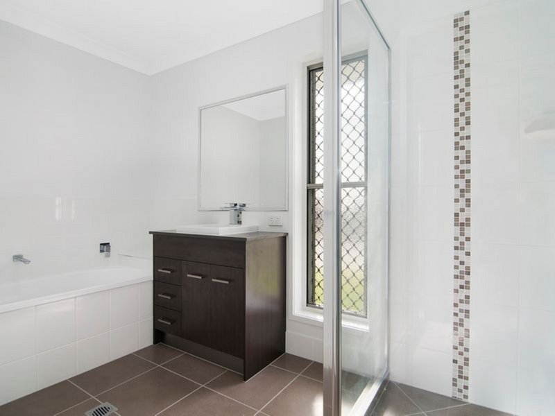 Photo - 2 Cress Court, Pimpama QLD 4209 - Image 10