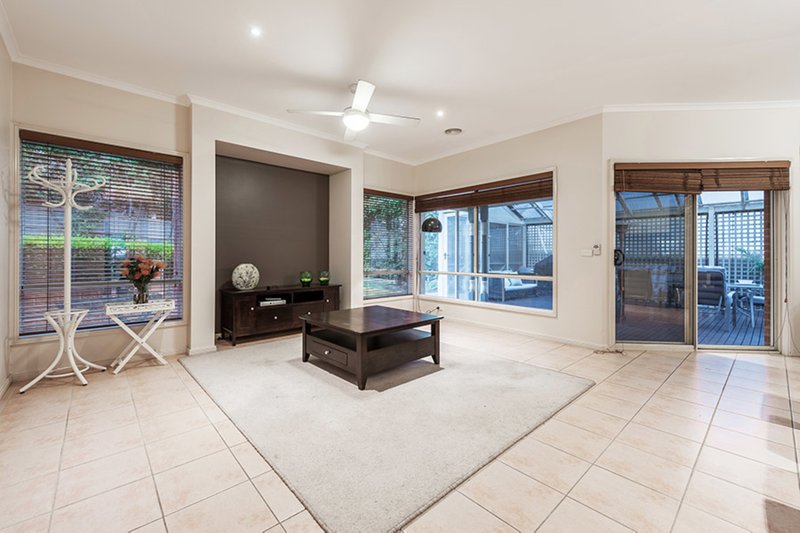 Photo - 2 Crestmont Terrace, Craigieburn VIC 3064 - Image 6