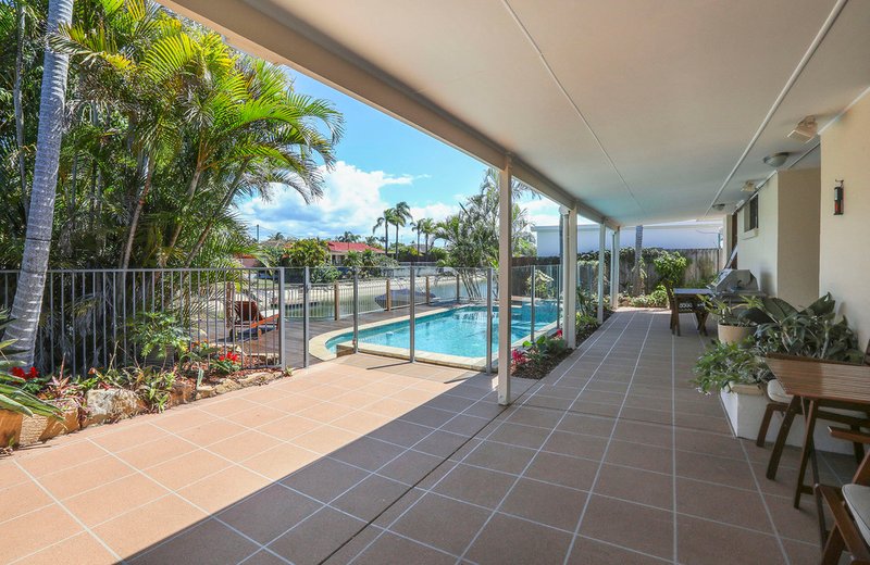 Photo - 2 Cristobel Court, Broadbeach Waters QLD 4218 - Image 3