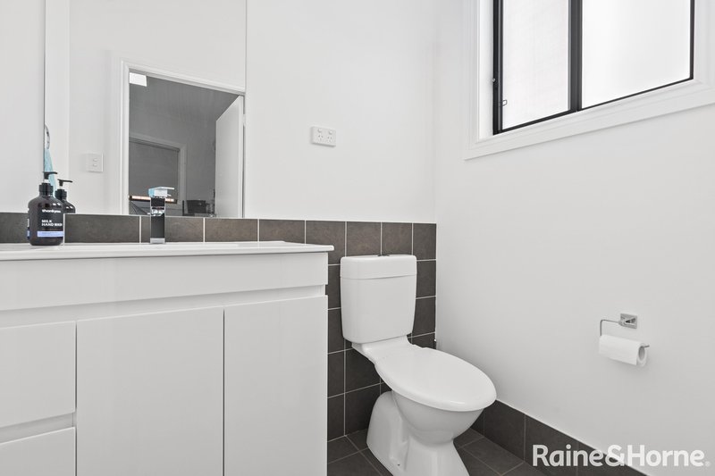 Photo - 2 Crow Place, Bossley Park NSW 2176 - Image 12