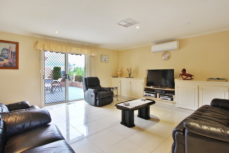 Photo - 2 Crown Point, Chirnside Park VIC 3116 - Image 3