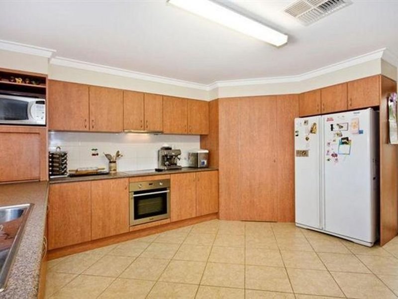 Photo - 2 Crufts Way, Canning Vale WA 6155 - Image 5