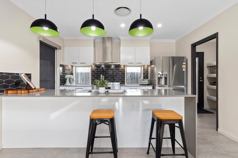 Photo - 2 Curlew Street, Upper Kedron QLD 4055 - Image 1