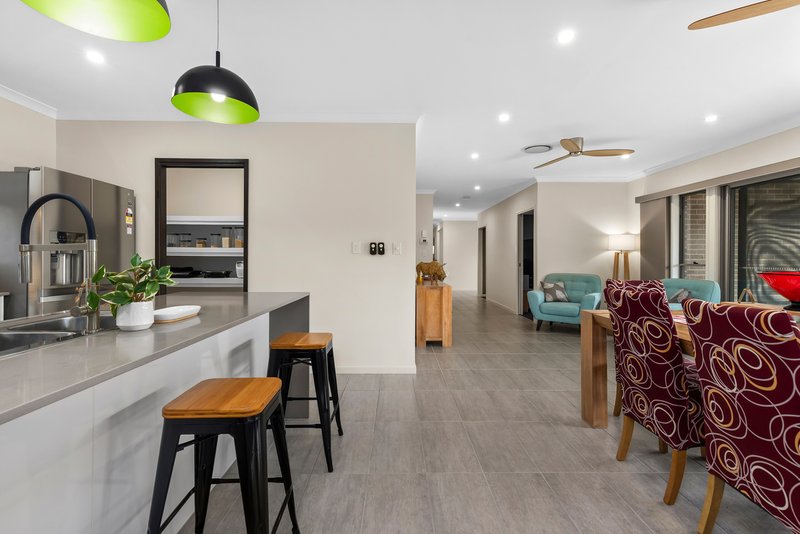 Photo - 2 Curlew Street, Upper Kedron QLD 4055 - Image 5