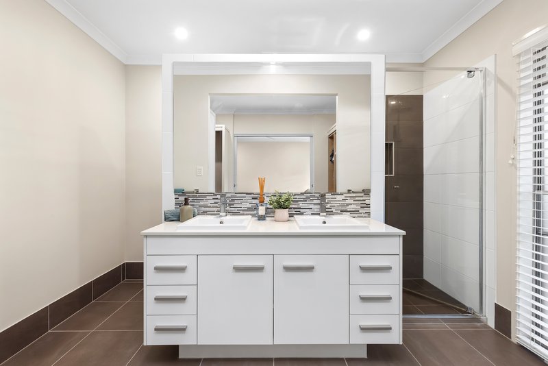 Photo - 2 Curlew Street, Upper Kedron QLD 4055 - Image 11