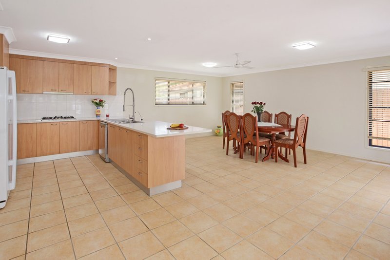 Photo - 2 Currawinya Street, North Lakes QLD 4509 - Image 5