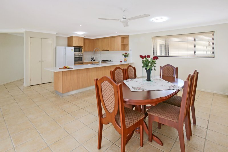 Photo - 2 Currawinya Street, North Lakes QLD 4509 - Image 6