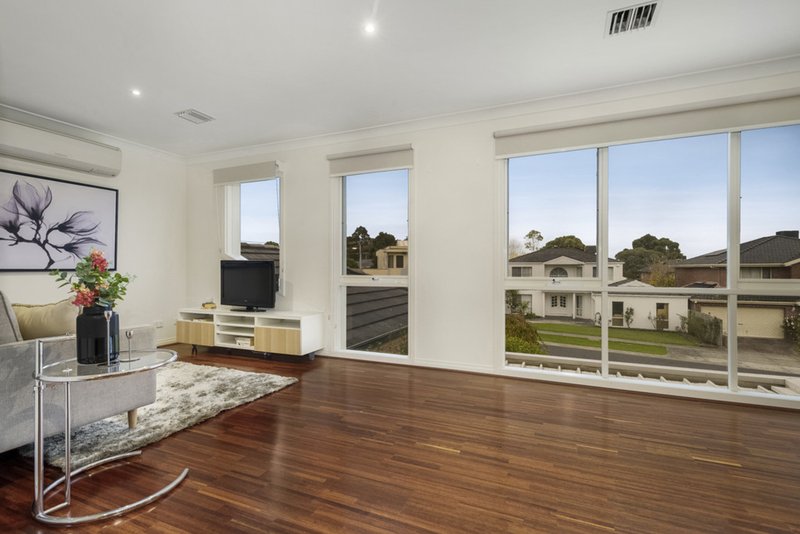 Photo - 2 Currie Terrace, Glen Waverley VIC 3150 - Image 7