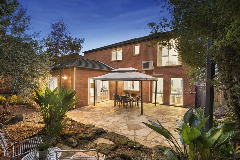 Photo - 2 Currie Terrace, Glen Waverley VIC 3150 - Image 10