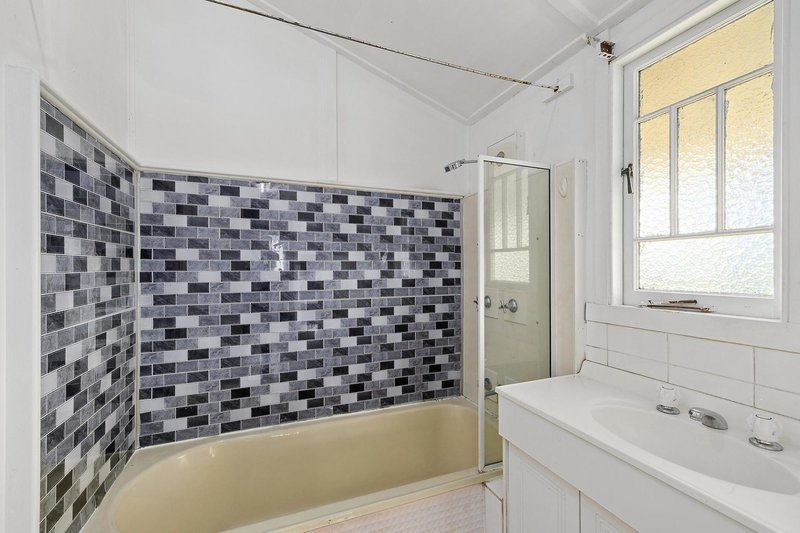 Photo - 2 Curtis Street, Wandal QLD 4700 - Image 4