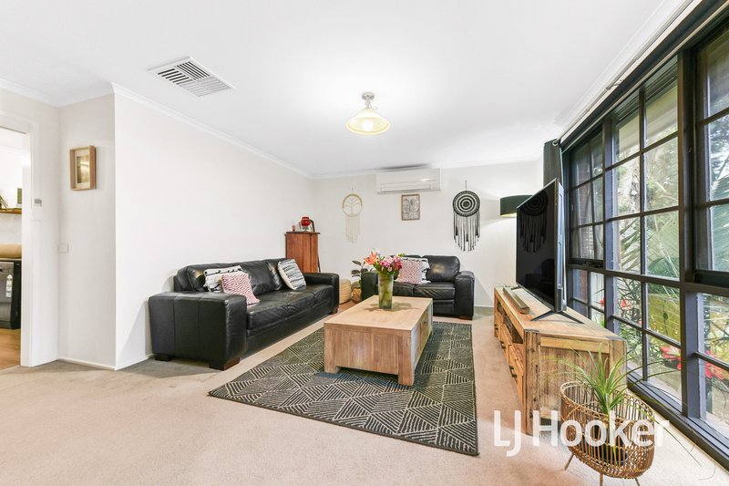 Photo - 2 Dalvana Court, Hampton Park VIC 3976 - Image 3