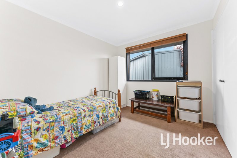 Photo - 2 Dalvana Court, Hampton Park VIC 3976 - Image 9