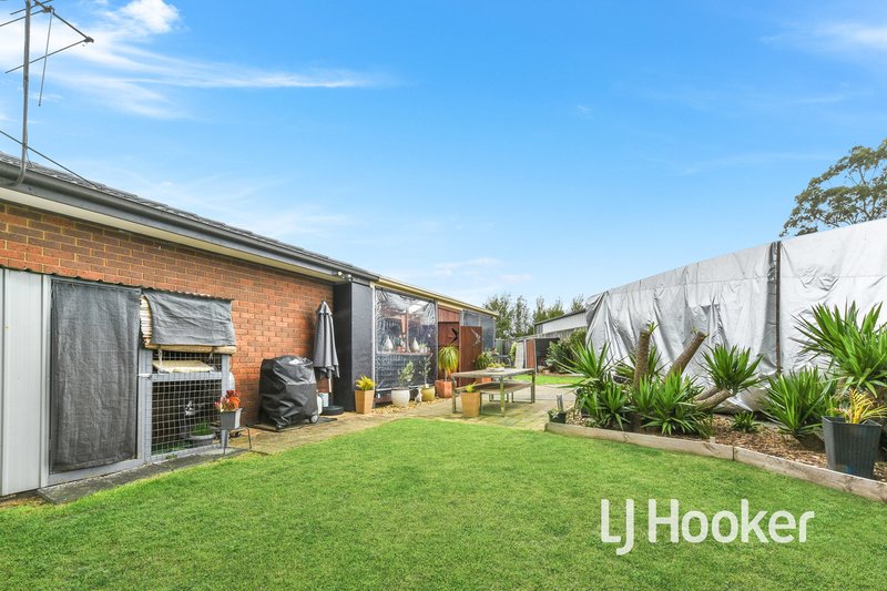 Photo - 2 Dalvana Court, Hampton Park VIC 3976 - Image 14