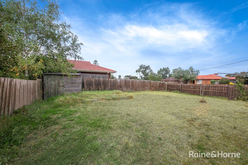 Photo - 2 Daly Close, Sunbury VIC 3429 - Image 15