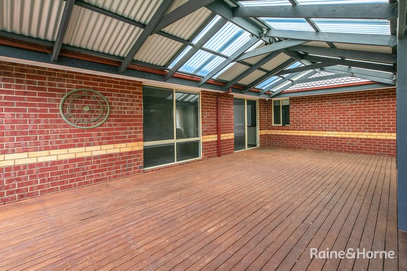 Photo - 2 Daly Close, Sunbury VIC 3429 - Image 16