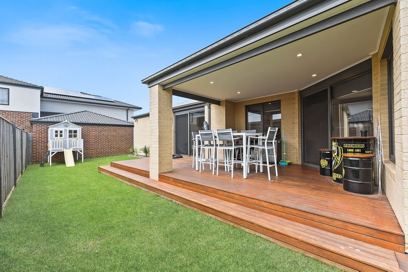 Photo - 2 Dame Avenue, Clyde North VIC 3978 - Image 15